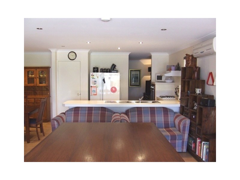 18 Retreat Green, Banksia Grove WA 6031