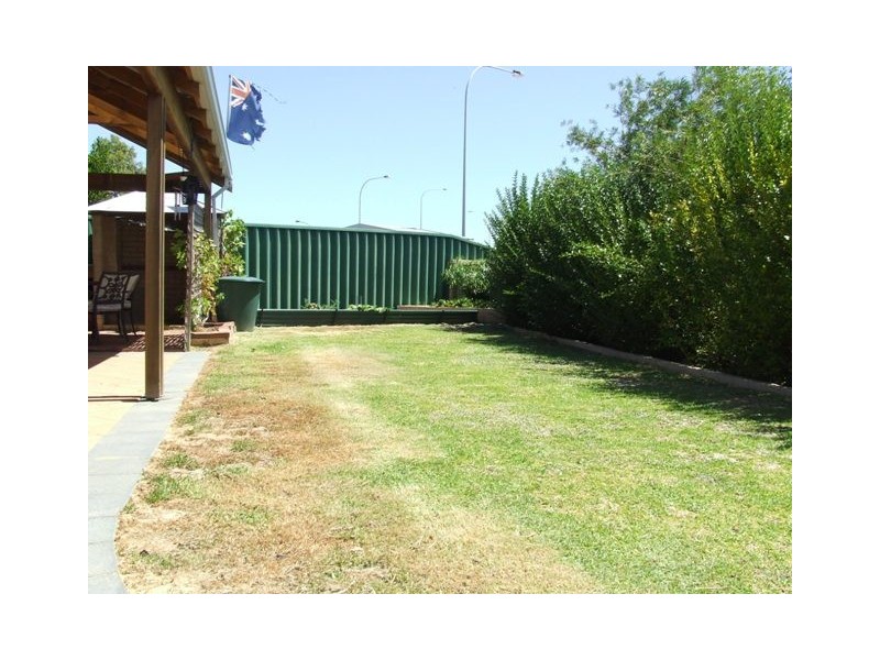 18 Retreat Green, Banksia Grove WA 6031