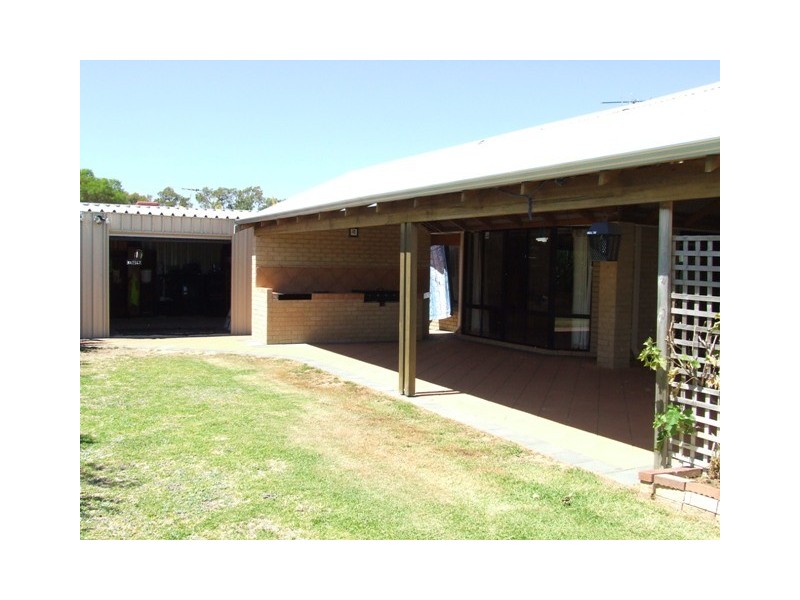 18 Retreat Green, Banksia Grove WA 6031