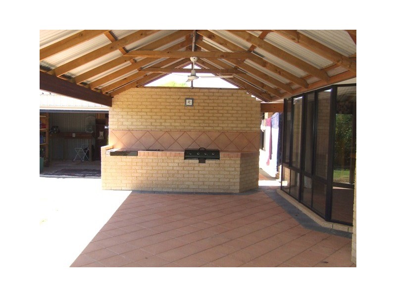 18 Retreat Green, Banksia Grove WA 6031