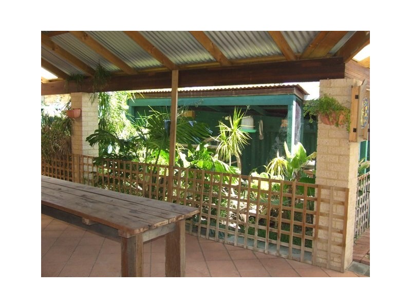 18 Retreat Green, Banksia Grove WA 6031