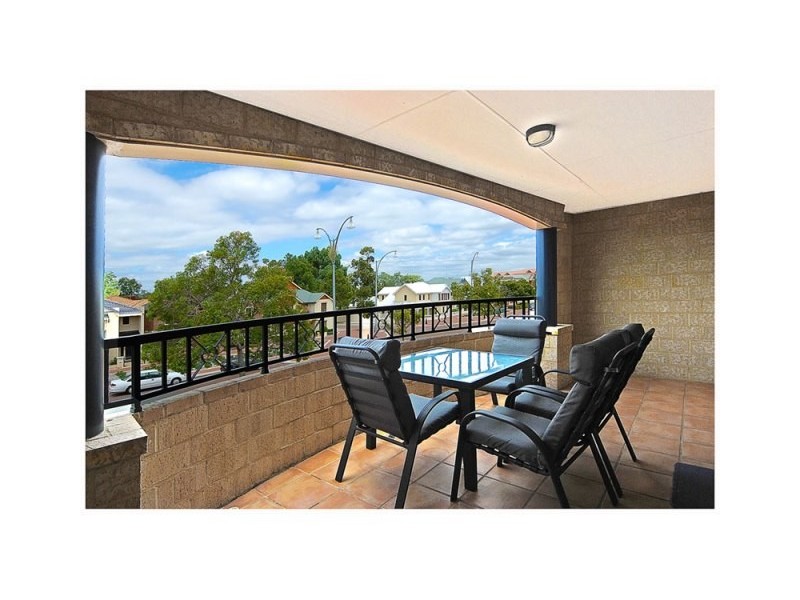 4/205 Lakeside Drive, Joondalup WA 6027