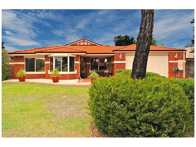 20 Golf links Drive, Carramar WA 6031