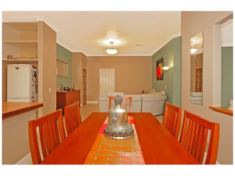 20 Golf links Drive, Carramar WA 6031