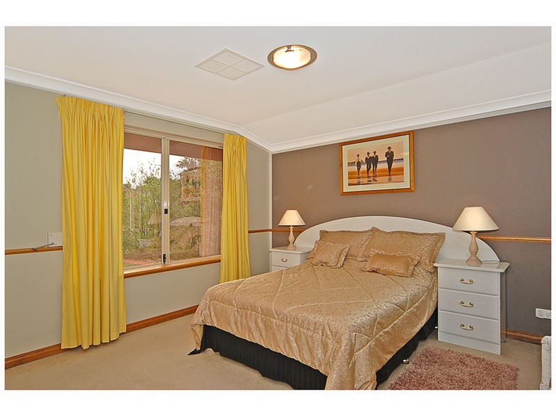 20 Golf links Drive, Carramar WA 6031