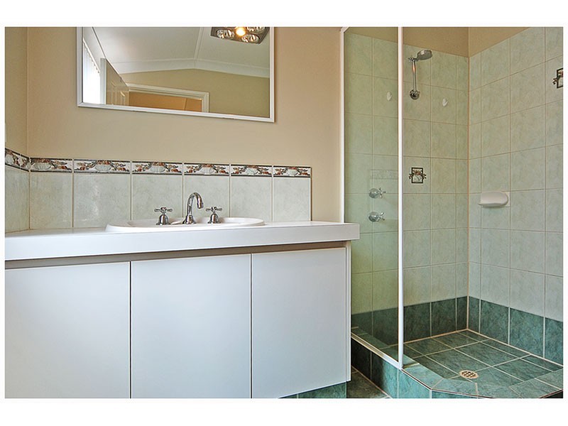 20 Golf links Drive, Carramar WA 6031