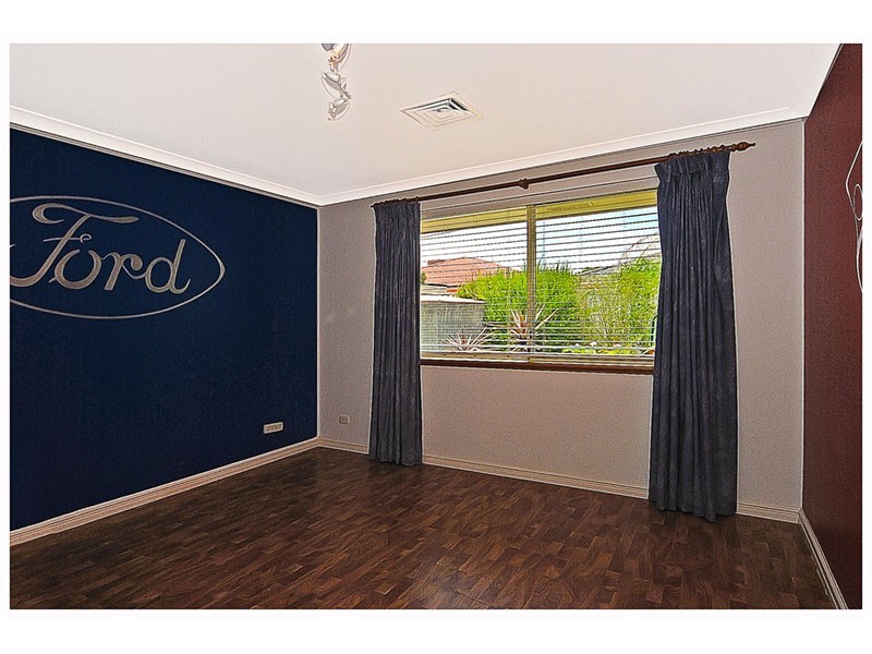 20 Golf links Drive, Carramar WA 6031