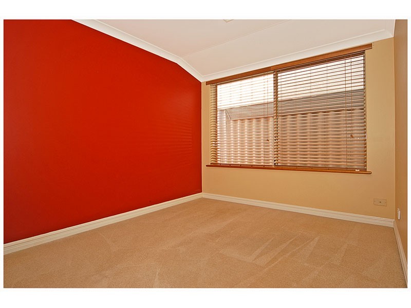 20 Golf links Drive, Carramar WA 6031