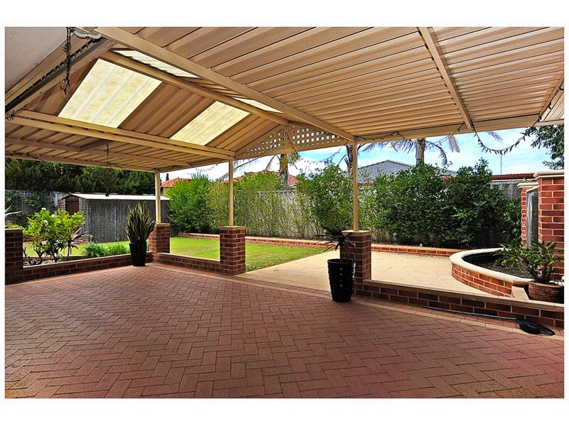 20 Golf links Drive, Carramar WA 6031