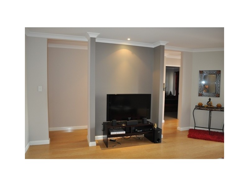 15 Rosinski Circle, Tapping WA 6065