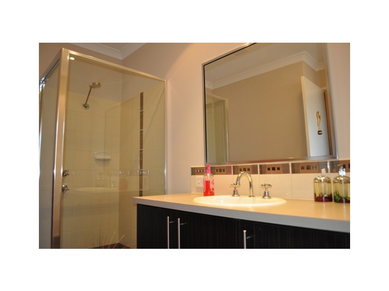 15 Rosinski Circle, Tapping WA 6065