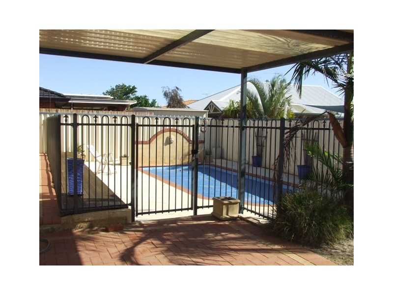 2 Kirkham Lane, Carramar WA 6031
