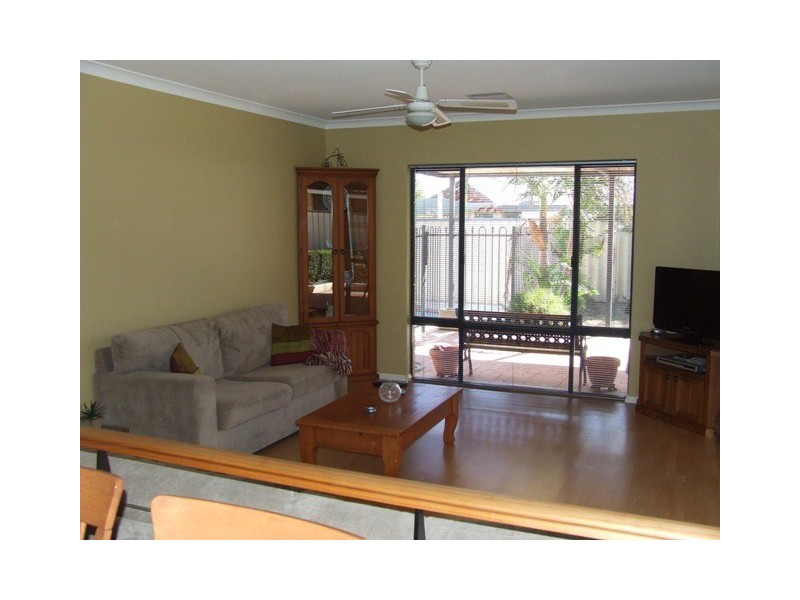 2 Kirkham Lane, Carramar WA 6031