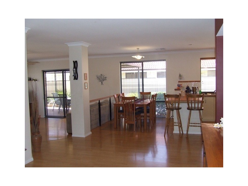 2 Kirkham Lane, Carramar WA 6031