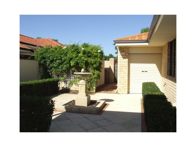 2 Kirkham Lane, Carramar WA 6031