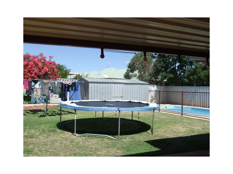 12 Camelot Grove, Carramar WA 6031