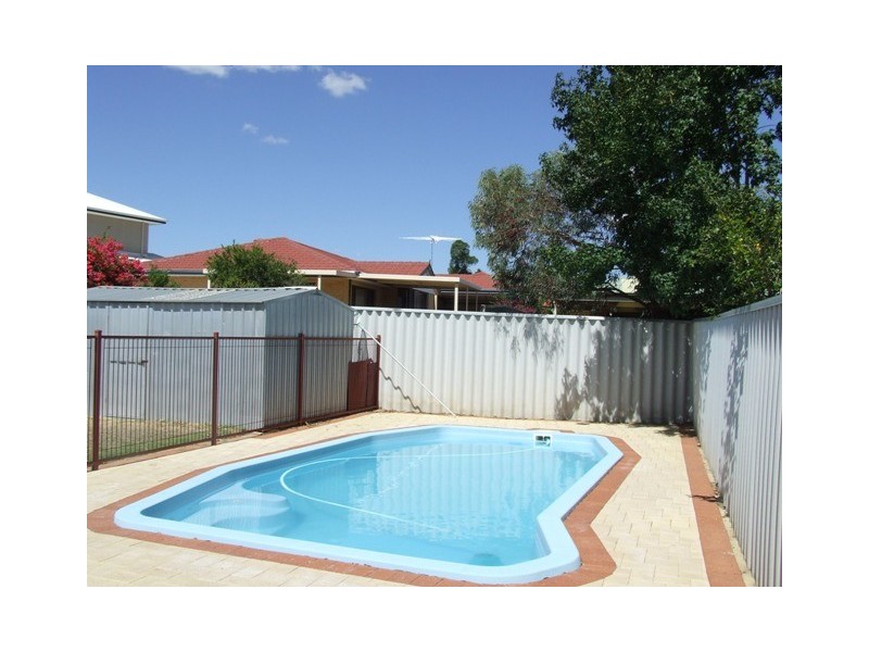 12 Camelot Grove, Carramar WA 6031