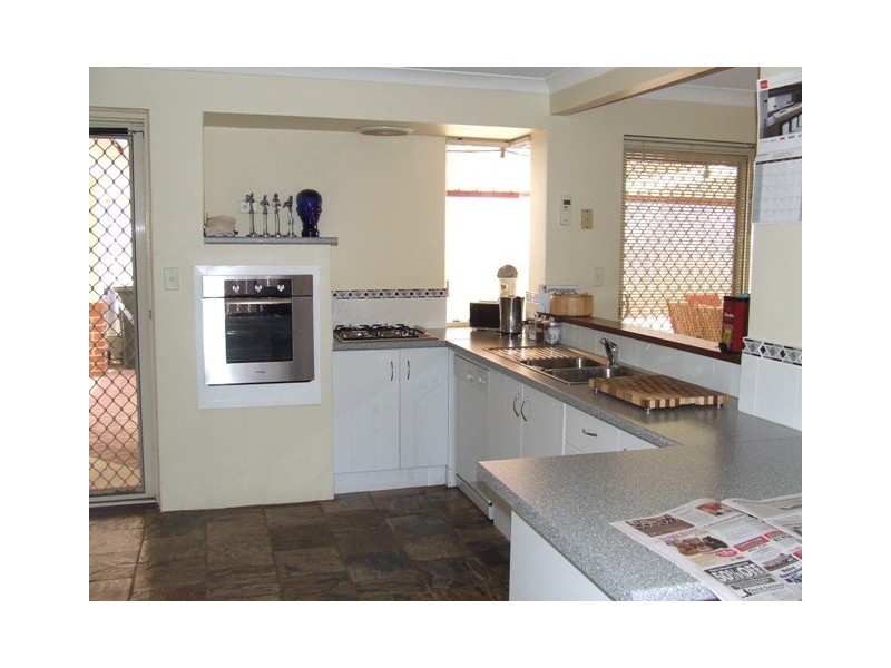 12 Camelot Grove, Carramar WA 6031