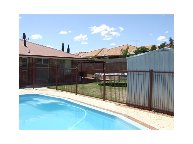 12 Camelot Grove, Carramar WA 6031
