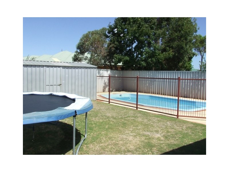 12 Camelot Grove, Carramar WA 6031