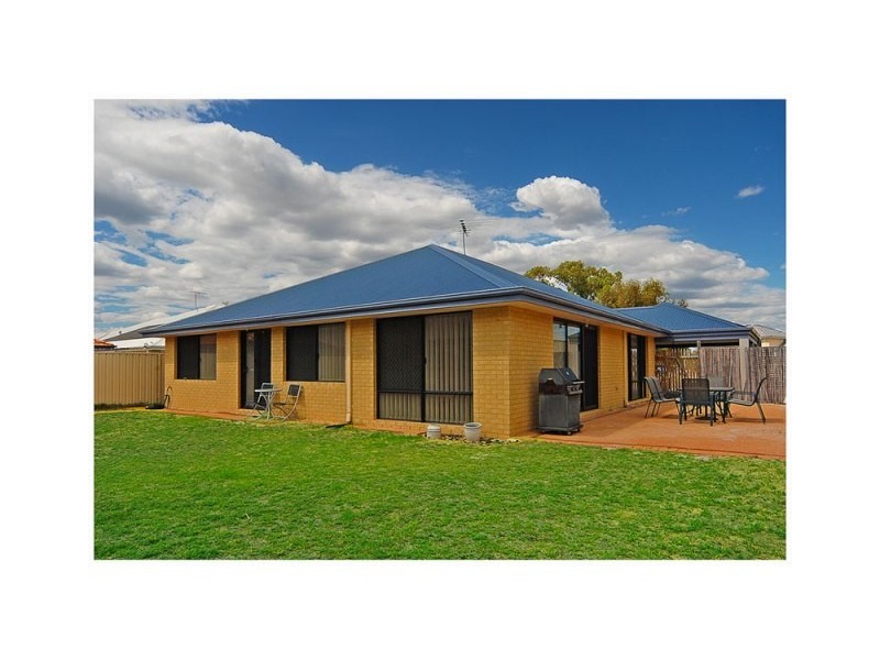 67 Yandella Prom, Tapping WA 6065