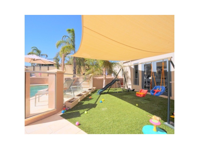 4 Shinners Green, Clarkson WA 6030