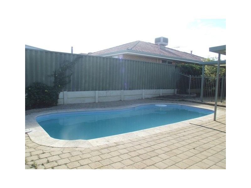 1 Lauder Place, Kinross WA 6028