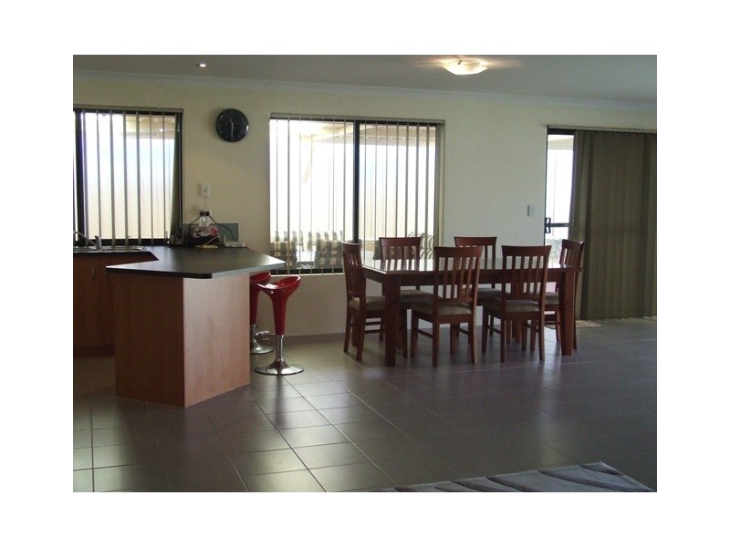 27 Lynella Cct, Banksia Grove WA 6031