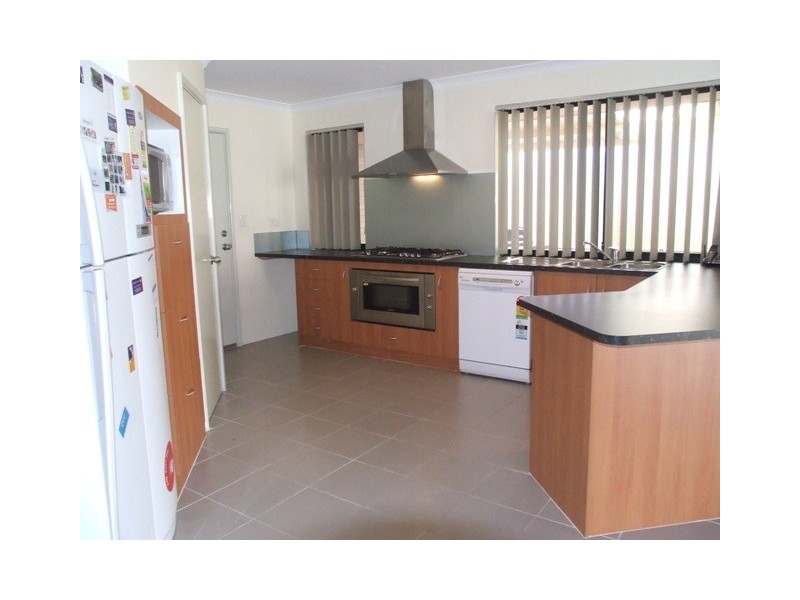 27 Lynella Cct, Banksia Grove WA 6031