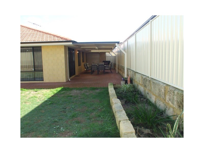 27 Lynella Cct, Banksia Grove WA 6031