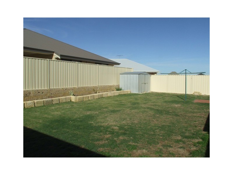 27 Lynella Cct, Banksia Grove WA 6031