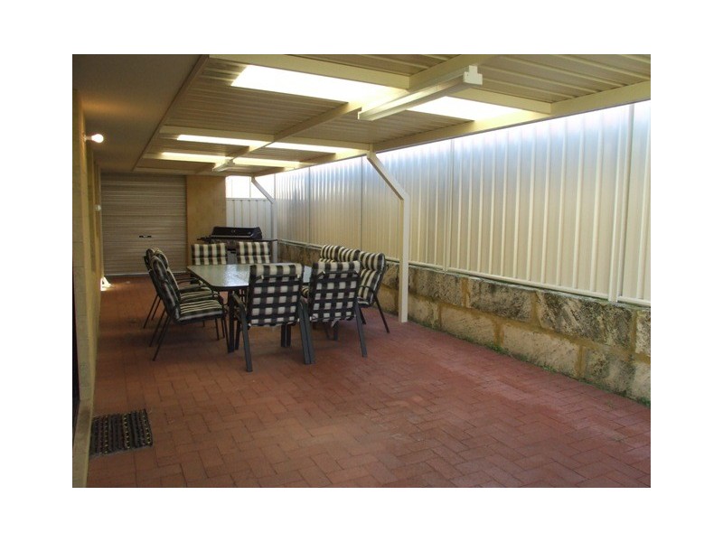 27 Lynella Cct, Banksia Grove WA 6031