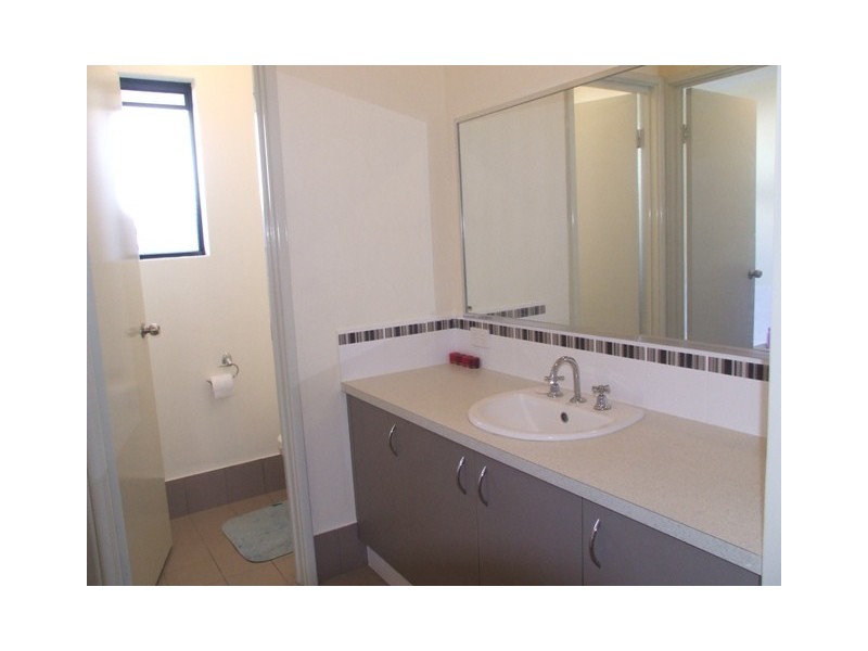 27 Lynella Cct, Banksia Grove WA 6031