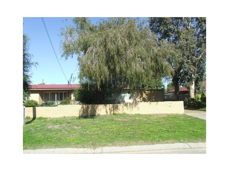 8b Golders  Way, Girrawheen WA 6064