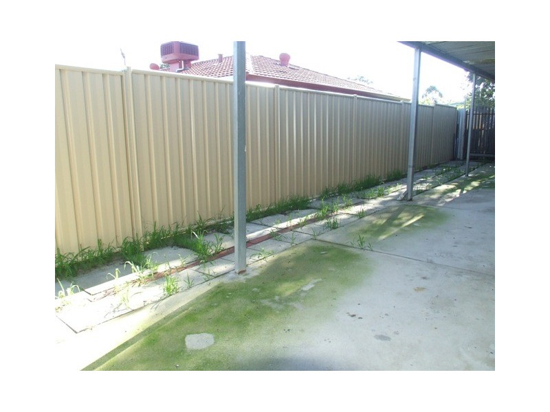8b Golders  Way, Girrawheen WA 6064