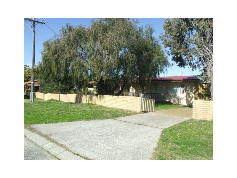 8b Golders  Way, Girrawheen WA 6064