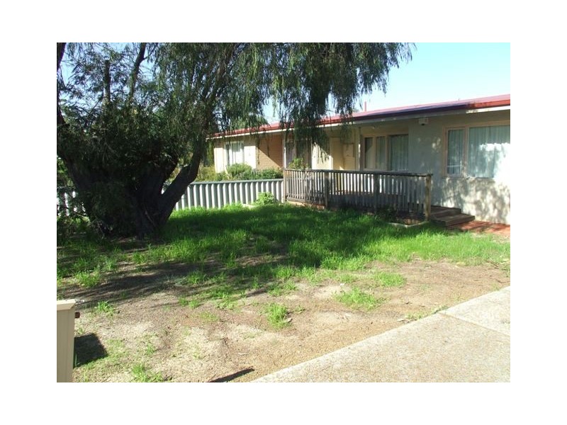 8b Golders  Way, Girrawheen WA 6064