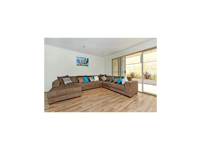 8 Hollywood Heights, Clarkson WA 6030