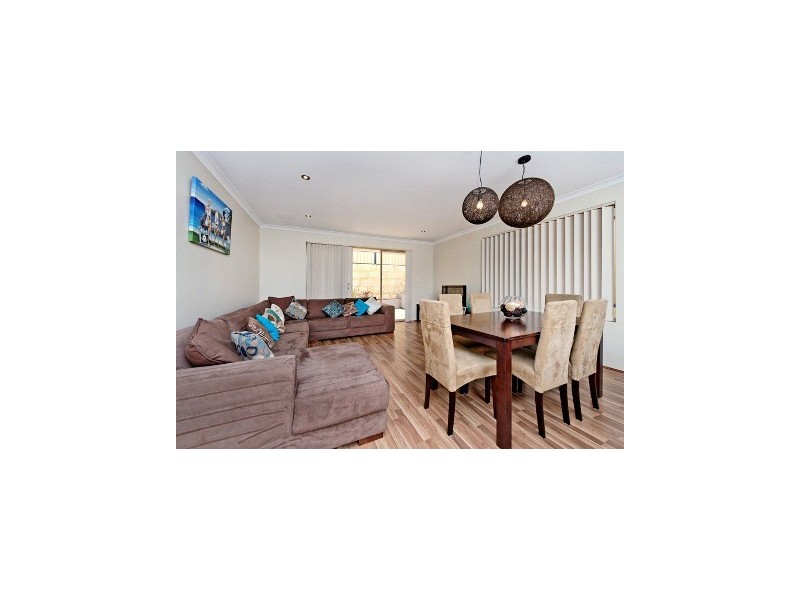 8 Hollywood Heights, Clarkson WA 6030