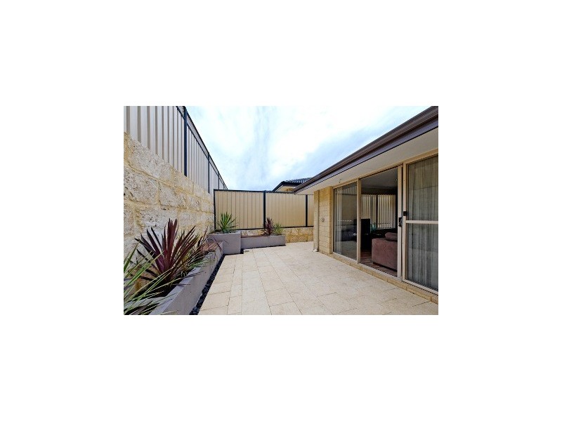 8 Hollywood Heights, Clarkson WA 6030