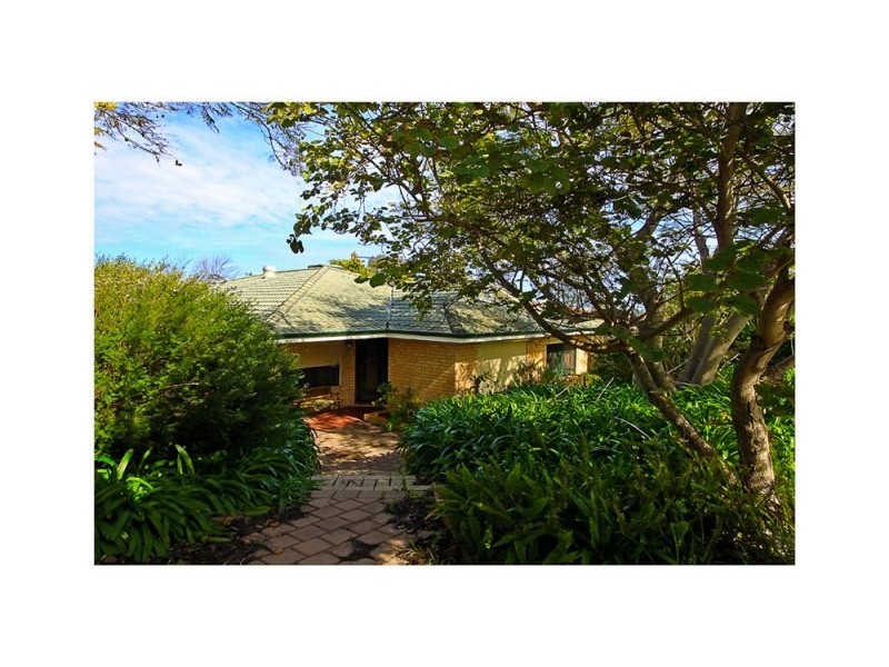 8 Amberton, Girrawheen WA 6064