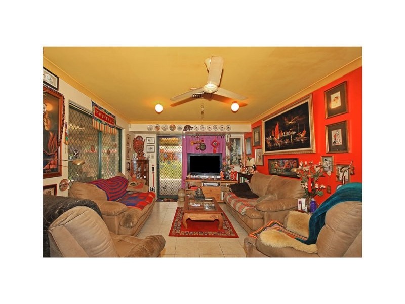 8 Amberton, Girrawheen WA 6064