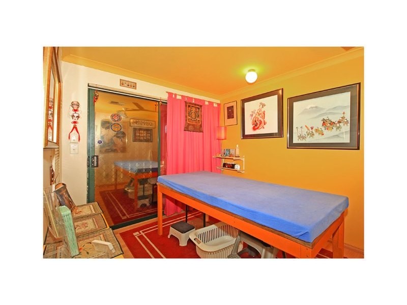 8 Amberton, Girrawheen WA 6064