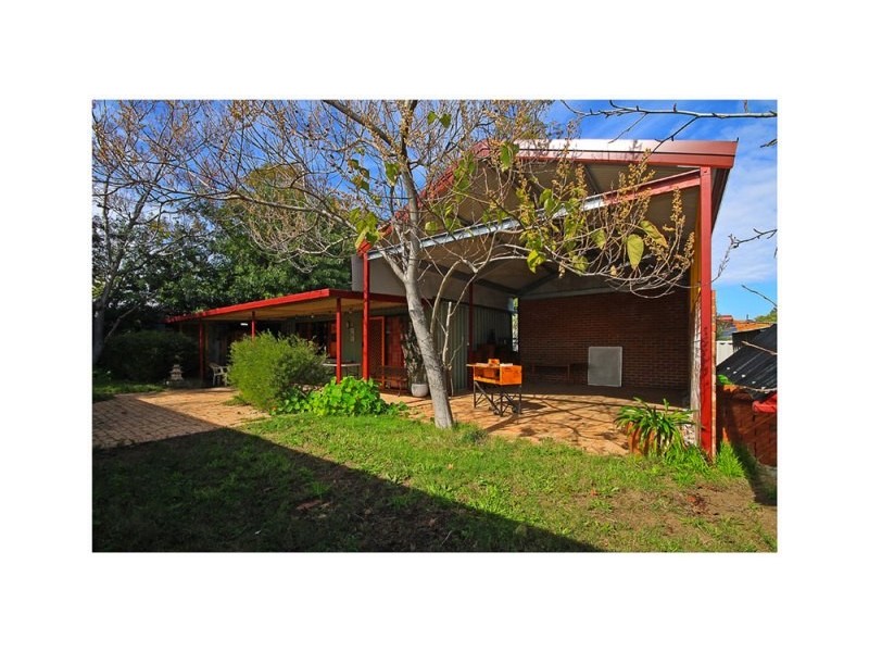 8 Amberton, Girrawheen WA 6064