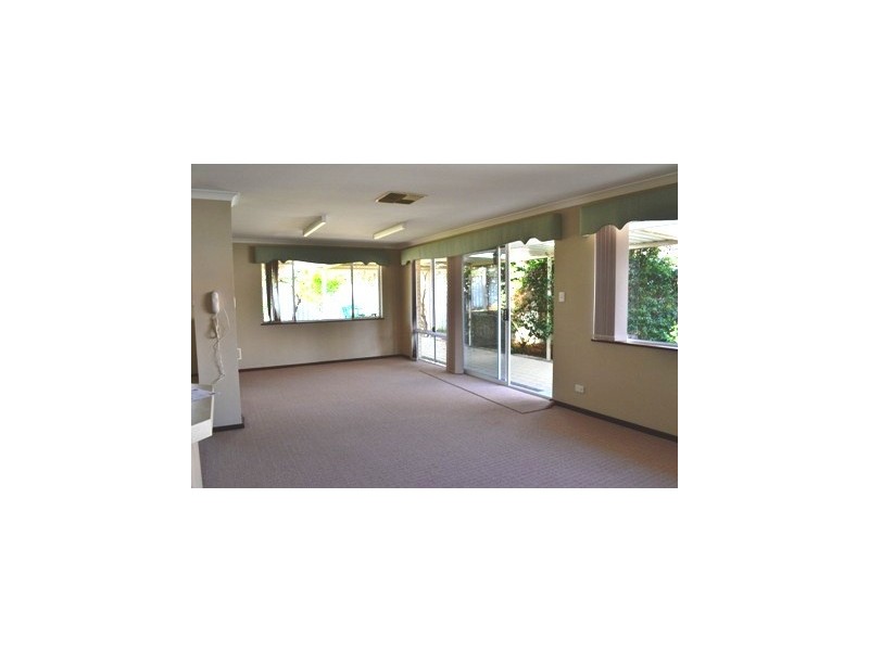 38 Tahlee Retreat, Carramar WA 6031