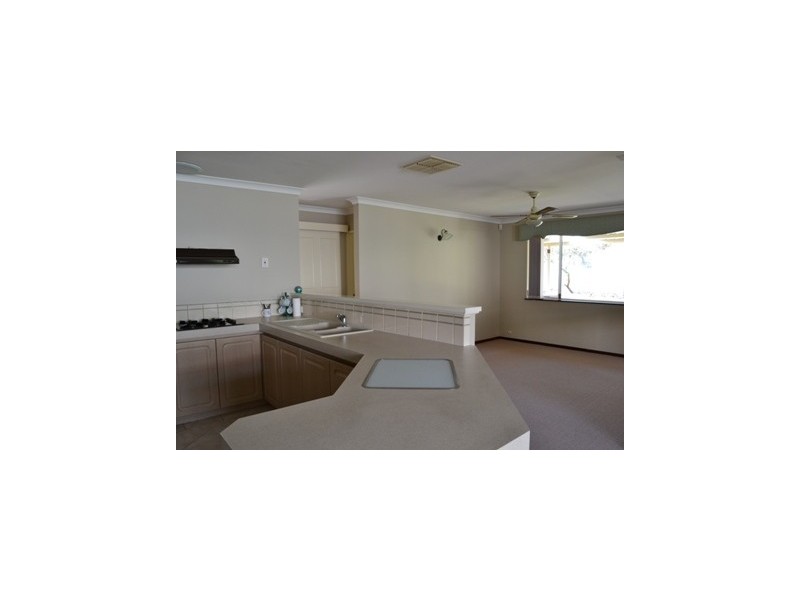 38 Tahlee Retreat, Carramar WA 6031