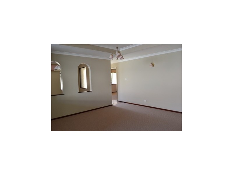 38 Tahlee Retreat, Carramar WA 6031