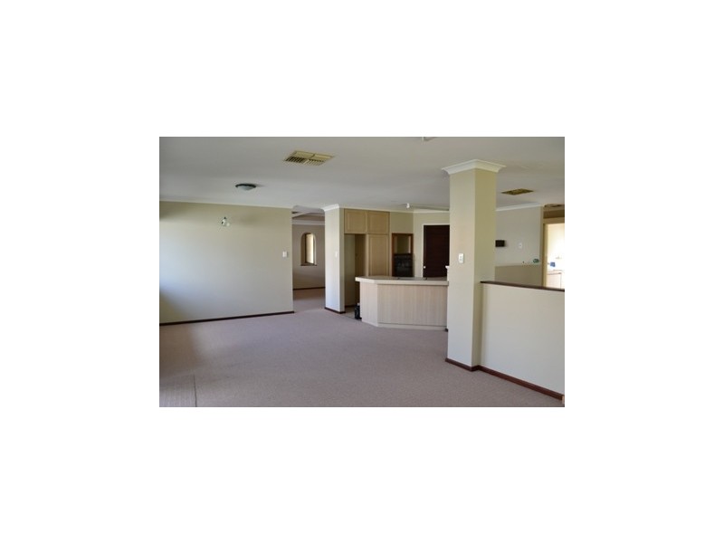 38 Tahlee Retreat, Carramar WA 6031