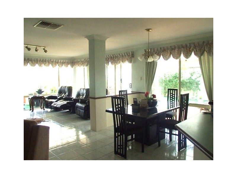 14 Balladong Loop, Carramar WA 6031