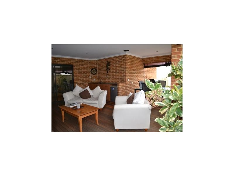 16 Hewlett Turn, Tapping WA 6065